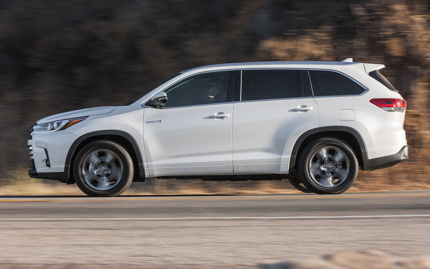 Comparison Lexus RX 350 2017 vs Toyota Highlander Hybrid LE 2017 SUV Drive
